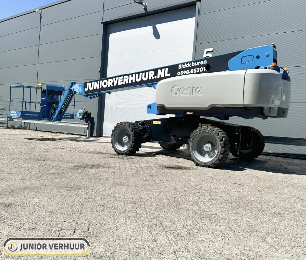 Genie S 65 telescoophoogwerker hoogwerker huren Groningen - Junior Verhuur